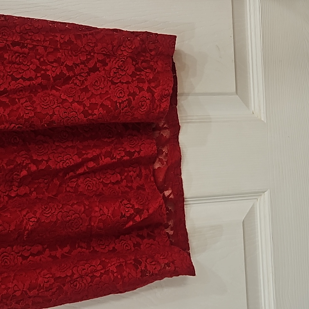 Torrid red lace pencil skirt size 1X 14/16 stretchy slip on - Picture 3 of 7